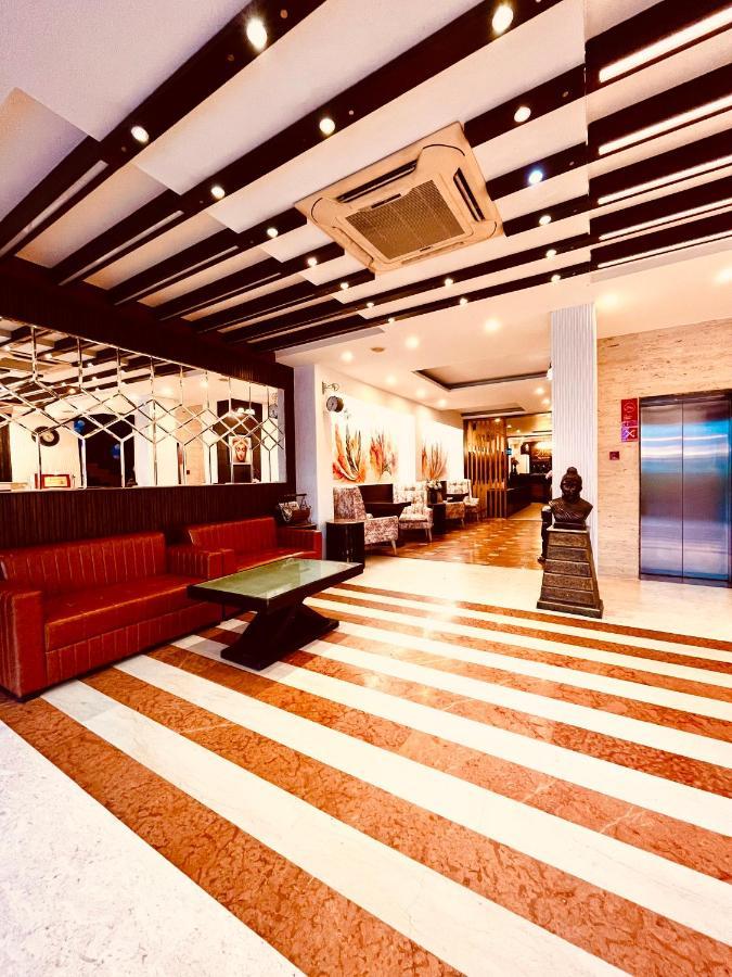 Hotel The Onix Dehradun Exterior photo